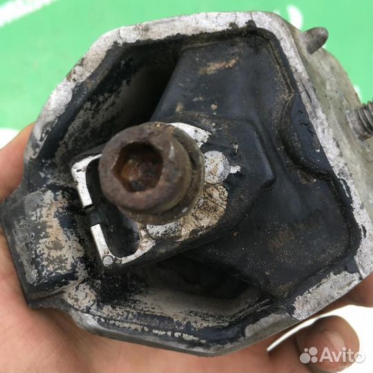 Опора кпп Ауди 100 С4