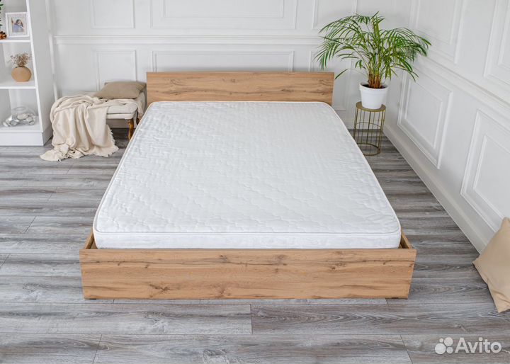 Кровать с матрасом 160х200