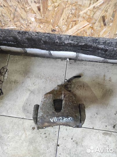 Суппорт передний левый от Ford Focus II 2005-2008