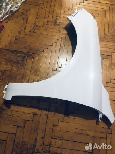 Крыло переднее левое