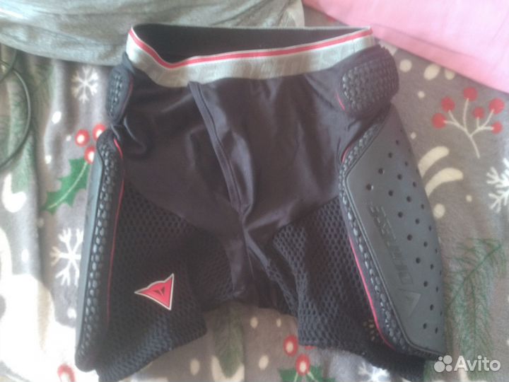 Защита бедер Dainese