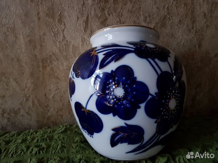 Фарфоровая ваза 