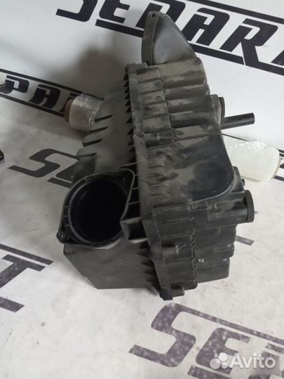 Корпус воздушного фильтра Volkswagen Passat B6 AXZ