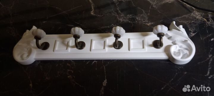 Вешалка резная настенная 