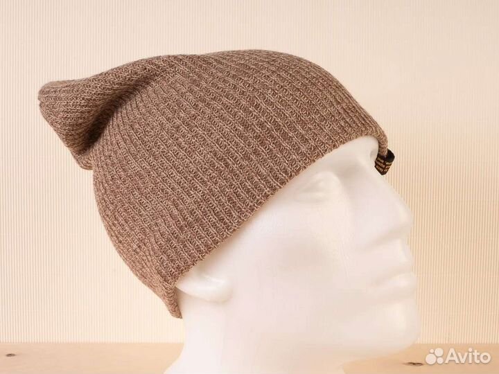 Зимняя мужская шапка