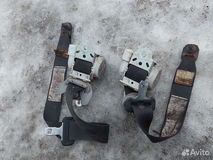 Ремень безопасности задний Тойота рав PAV 4 с 2005