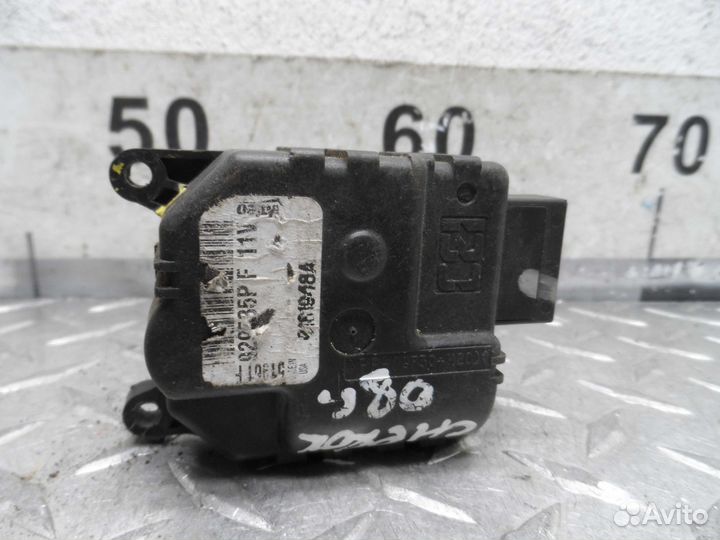 Моторчик заслонки печки Jeep Grand Cherokee 2 (WJ) 929585PF