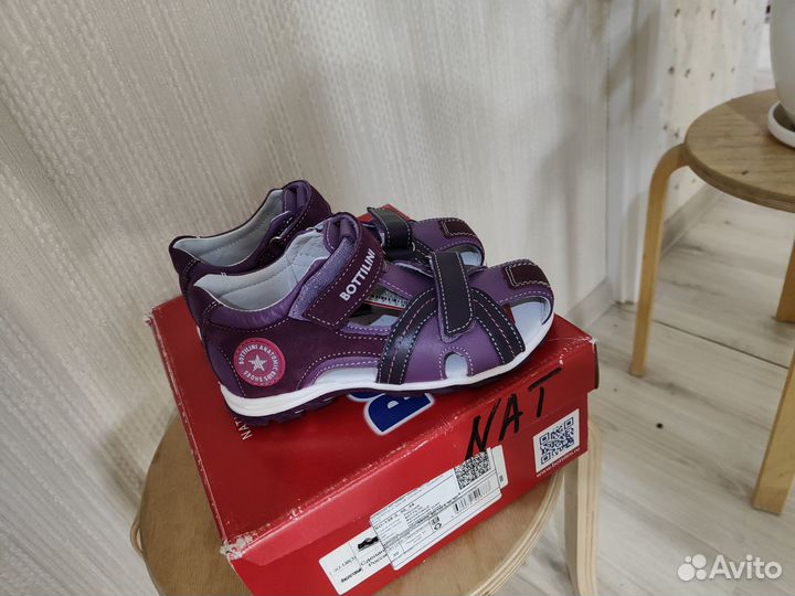 Сандали новые