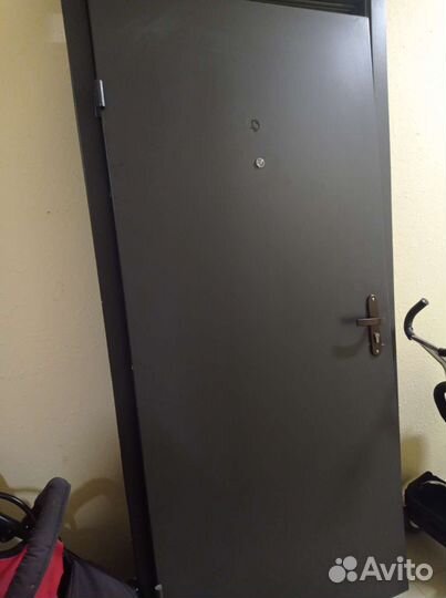 Дверь входная металлическая от застройщика