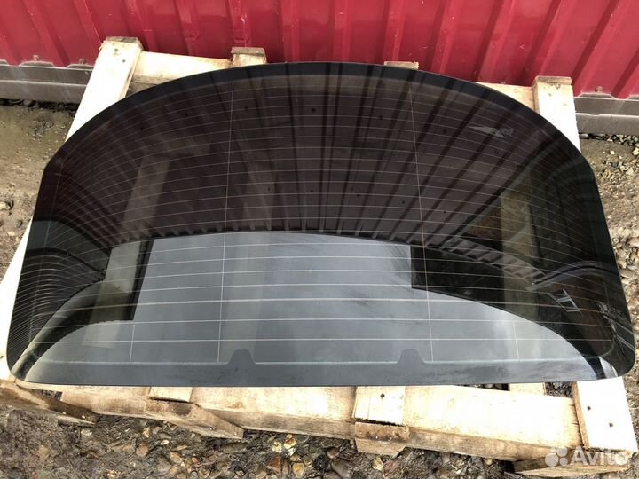 Стекло заднее Passat CC