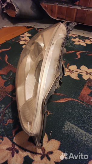 Toyota аква фары