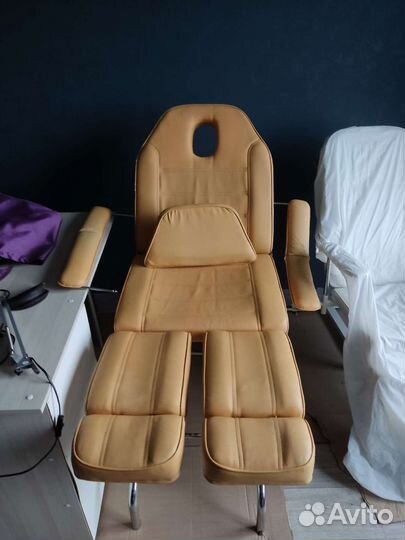 Педикюрный, косметологический, для тату стул