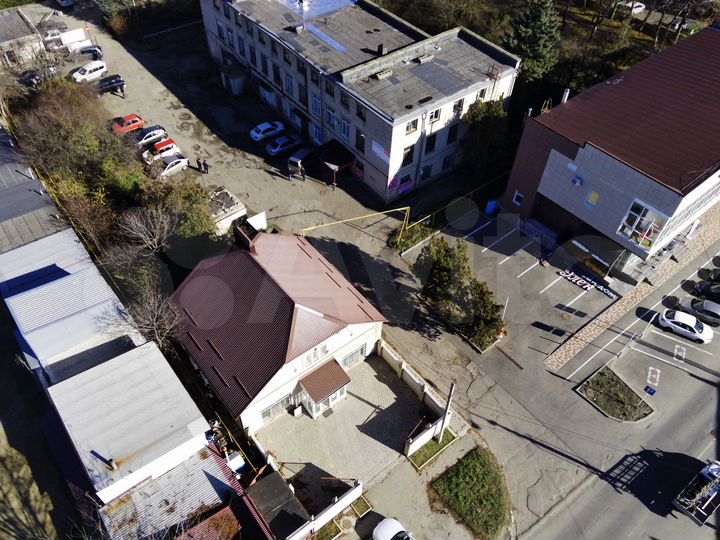 Отдельно стоящее здание с арендаторами, 208 м²