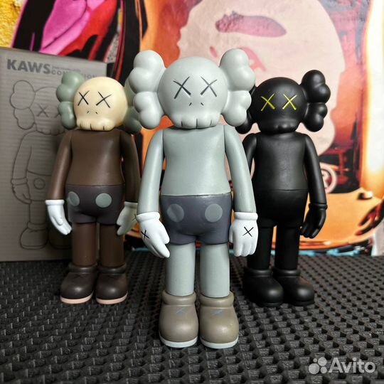 Коллекционная игрушка kaws 20 см