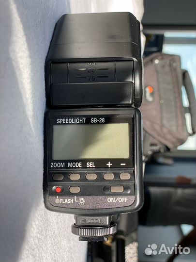 D5000 18-105 VR KIT Штатив + Вспышка