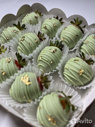 Клубника / Бананы / Финики / Гранат в шоколаде