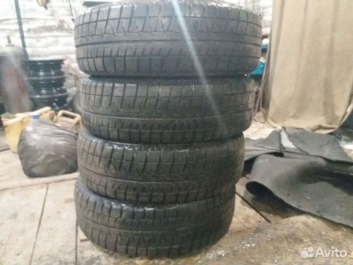 Bridgestone Blizzak LM-001 215/65 R16