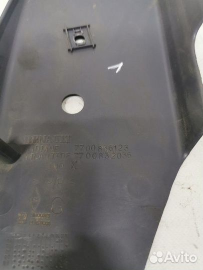 Обшивка салона задняя левая Renault Megane 1 BA