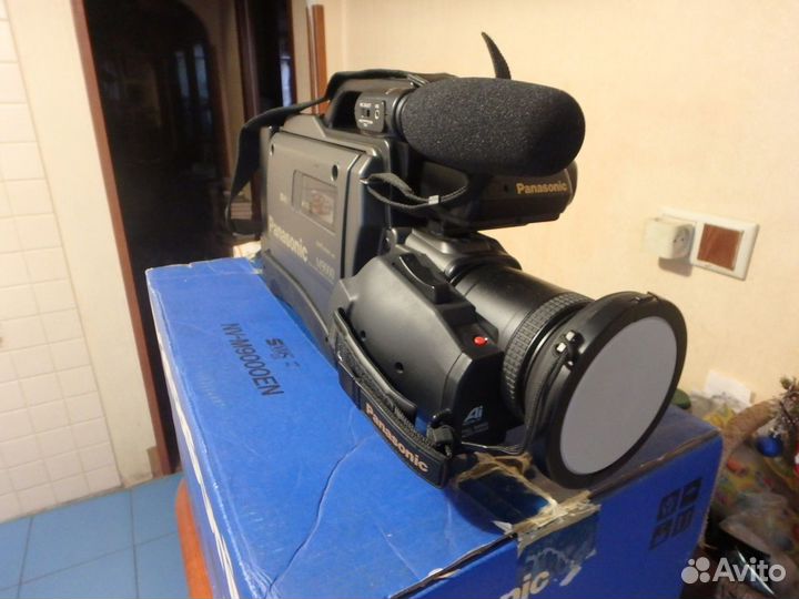 Видео камера Panasonic S-VHS NV-M9000EN