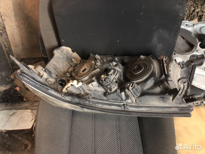 Правая фара toyota land cruiser 200