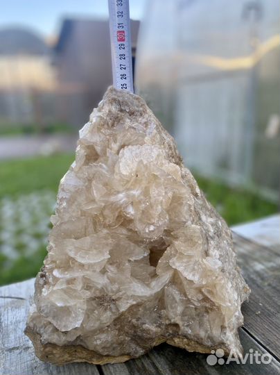 Кальцит лепестковый жеода кристаллы друзы