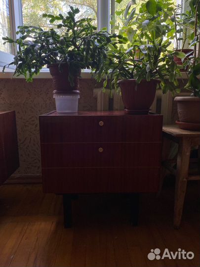 Тумба прикроватная