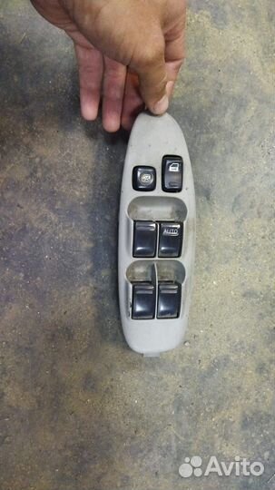 Продам запчасти правой передней двери ниссан тино