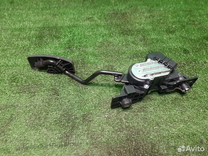 Педаль газа электронная Mitsubishi Grandis 2008