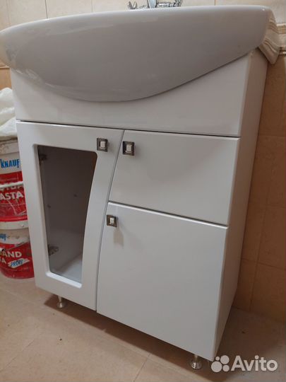 Тумба доя ванной с раковиной и смесителем