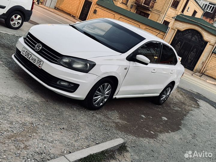 Капот на volkswagen Поло 2016