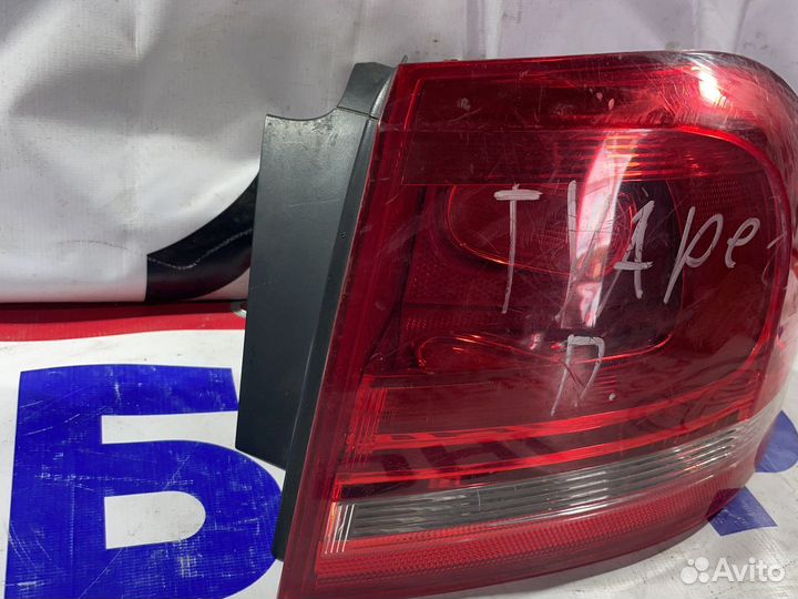 Фонарь правый наружний Volkswagen Touareg NF