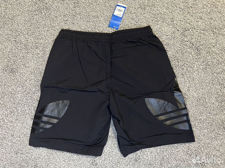 Шорты Adidas Tricolor новые, оригинал (S)