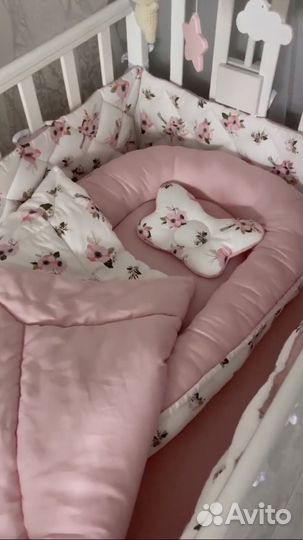 Комплект в кроватку: бортики, одеяло, простынь
