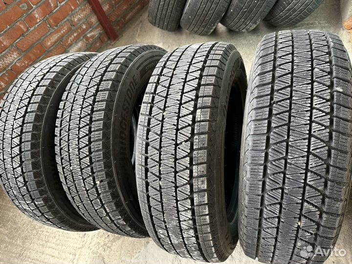 Bridgestone Blizzak DM-V3 215/65 R17 103T