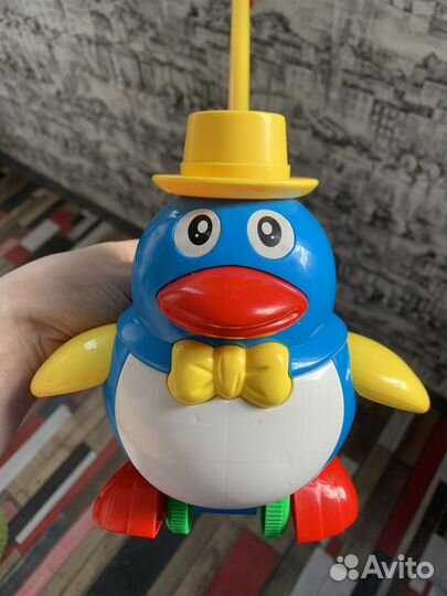 Каталка с ручкой пингвинчик детская