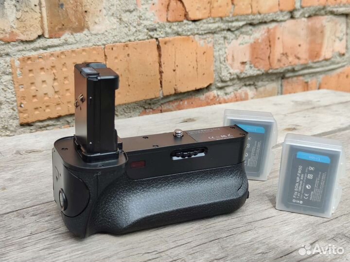 Батарейный блок Sony a7 + 2 аккумулятора