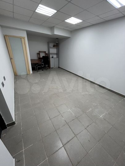 Помещение с отдельным входом, 99 м²