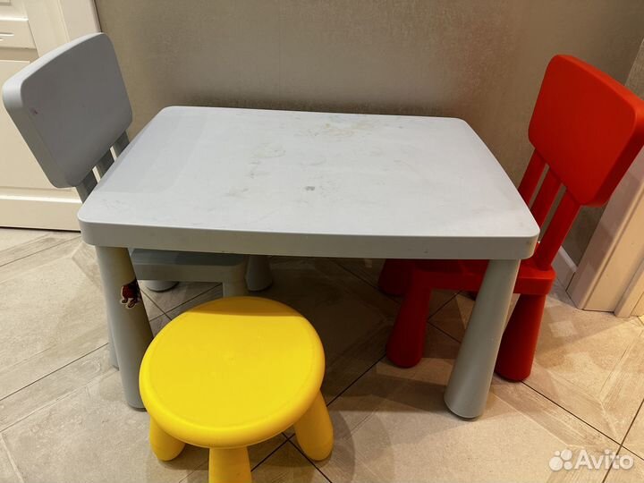 Стол детский, 2 стула и табутетка