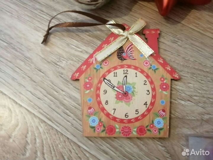 Елочные игрушки и украшения