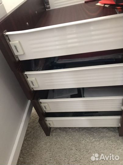 Тумбочка на колёсиках