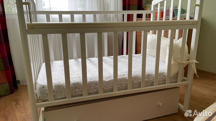 Детская кроватка