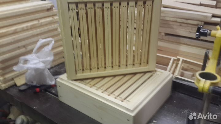 Ульи и ловушки для пчел