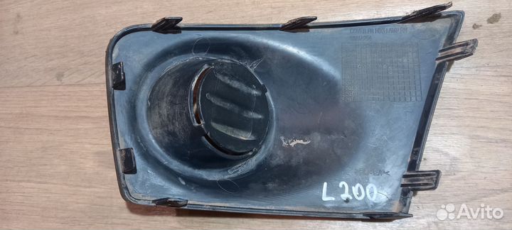 Накладка противотуманных фар Mitsubishi L200