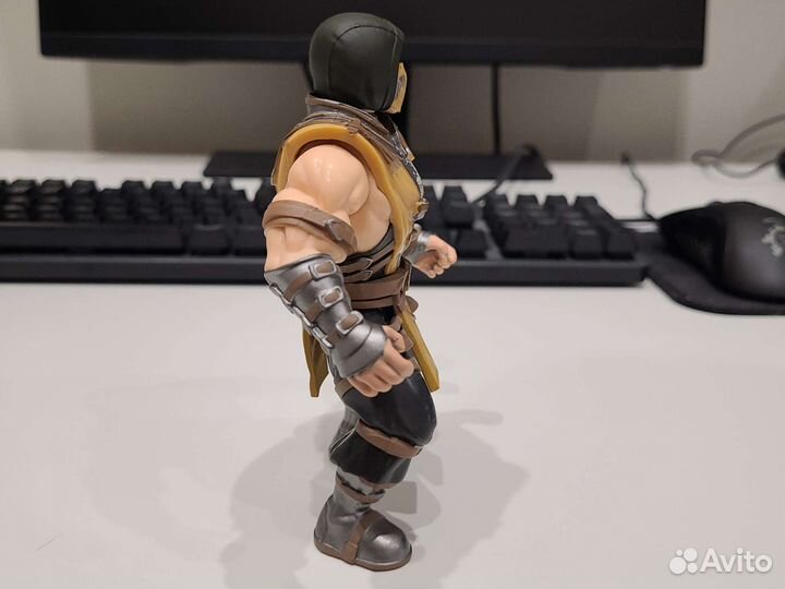 Коллекционная фигурка скорпиона из Mortala Kombat