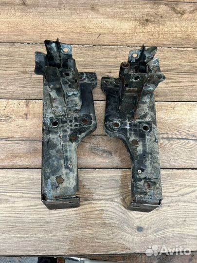 Крепление усилителя бампера переднее Opel Corsa D