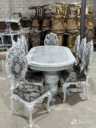 Стол обеденный. В наличии