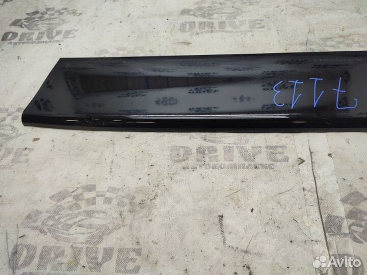 Накладка двери задняя правая Toyota Noah ZRR80W