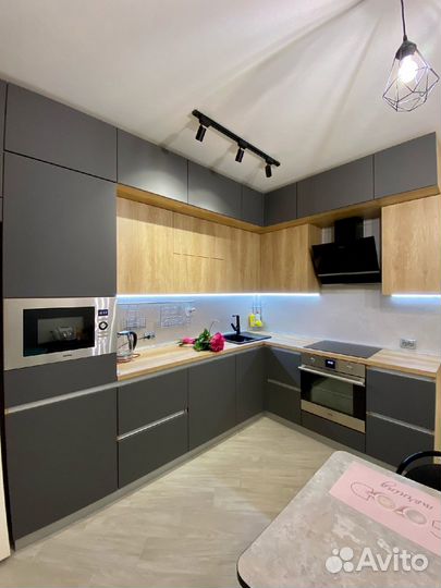 Кухня на заказ с доводчиками