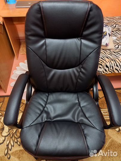 Офисное кресло