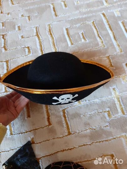 Треуголка, пиратка, маска